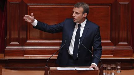 Le président de la République Emmanuel Macron s'adresse aux membres du Congrès au Palais de Versailles, le 9 juillet 2018. (CHARLES PLATIAU / POOL)