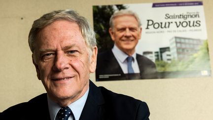 Pierre de Saintignon, la t&ecirc;te de liste socialiste aux r&eacute;gionales en Nord-Pas-de-Calais-Picardie&nbsp;dans sa permanence de campagne, le 29 septembre 2015 &agrave; Lille (Nord). (DENIS CHARLET / AFP)