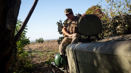 Un soldat ukrainien à Toretsk (Ukraine), le 23 septembre 2023. (WOLFGANG SCHWAN / ANADOLU AGENCY / AFP)