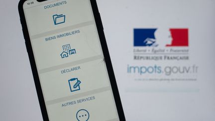 L'application impots.gouv, le 14 avril 2023. (ROMAIN LONGIERAS / HANS LUCAS / AFP)