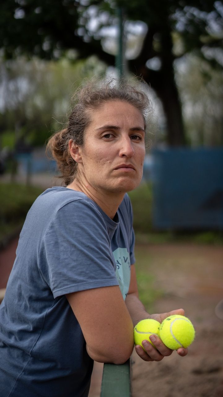 Plus de vingt ans après les faits, Angélique Cauchy, 36 ans, a accepté, de raconter pour la première fois son histoire. (VICTORINE ALISSE / COLLECTIF HORS FORMAT / FRANCEINFO))