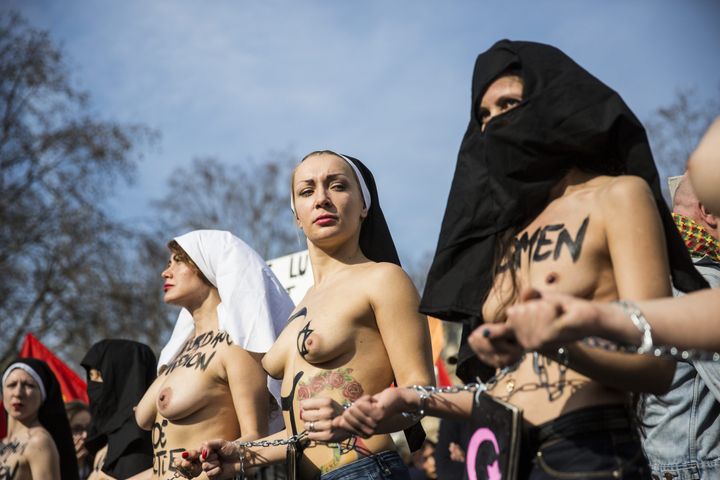 Manifestation des Femen France lors de la journée de la femme le 8 mars 2015
 (P3 PRESS/MAXPPP)