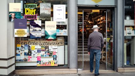 Librairie Folies d'encre à Montreuil (Seine-Saint-Denis) et sa vitrine consacrée à la rentrée littéraire, le 9 septembre 2022 (HERVE CHATEL / HANS LUCAS)