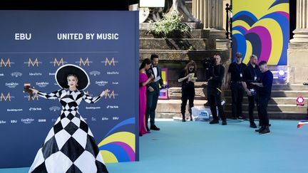 La Zarra qui représente la France sur le tapis turquoise lors de la cérémonie d'ouverture du Concours Eurovision de la chanson à la Walker Art Gallery, le 7 mai 2023. (SANDER KONING / ANP MAG)