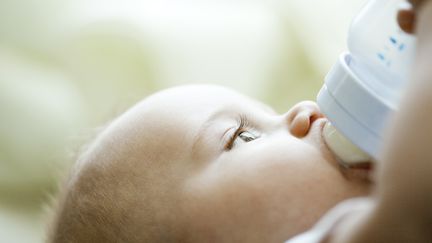 Foodwatch exige le rappel immédiat de deux laits pour bébés.&nbsp; (ALE VENTURA
 / MAXPPP)