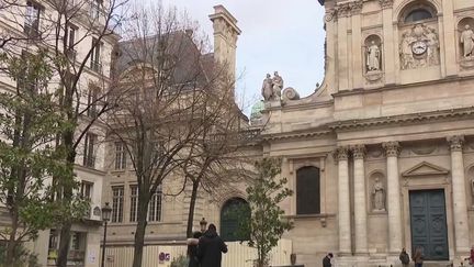 Éducation : vers la fin de la quasi-gratuité de l’université ? (FRANCE 2)