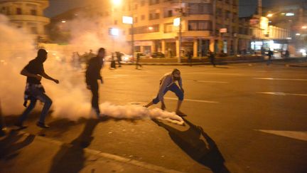 Manifestants dans les rues du Caire (Egypte), le 11 f&eacute;vrier 2013.&nbsp; (KHALED DESOUKI / AFP)