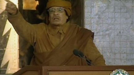 Le dirigeant libyen Mouammar Kadhafi, le 22 février, prononce un discours fleuve retransmis en direct à la télévision. (AFP PHOTO/LIBYAN TV)