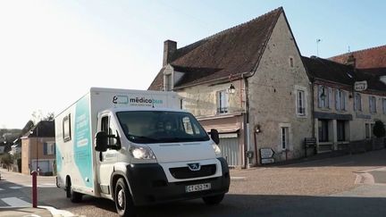 Orne : un bus aménagé pour les consultations médicales pour lutter contre les déserts médicaux