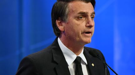 Le candidat à l'élection présidentielle Jair Bolsonaro, lors d'un débat télévisé le 17 août 2018. (NELSON ALMEIDA / AFP)