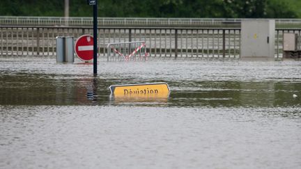 Une rue inondée de Meulun (Seine-et-Marne), le 2 juin 2016. (PHILIPPE MUNIER / CITIZENSIDE / AFP)