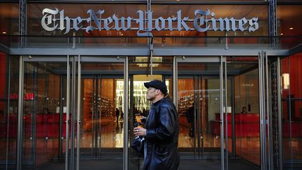 Devant le siège du "New York Times", à New York (Etats-Unis), le 8 mars 2011. (EMMANUEL DUNAND / AFP)