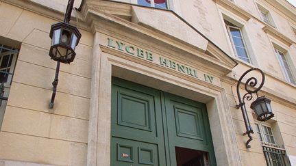 L'entrée du lycée Henri IV, l'une des plus prestigieuses prépas de France. (JEAN-PIERRE MULLER / AFP)