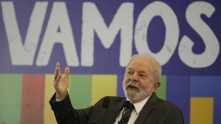 L'ancien président brésilien, Lula, le 22 août 2022 à Sao Paulo. (MIGUEL SCHINCARIOL / AFP)