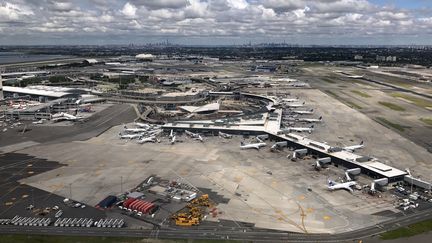 L'aéroport international John F. Kennedy de New York (Etats-Unis), le 7 juin 2017. (DANIEL SLIM / AFP)