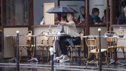 Place Gambetta à Paris, le jour de la réouverture des terrasses, le 19 mai 2021 (OLIVIER ARANDEL / MAXPPP)