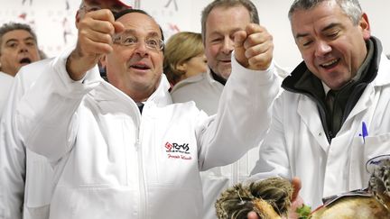 Fran&ccedil;ois Hollande a effectu&eacute; une visite au march&eacute; de Rungis (Val-de-Marne), le 27 d&eacute;cembre 2012. (BENOIT TESSIER / POOL)