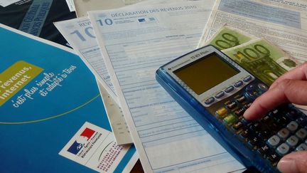 Un quart (25%) des Fran&ccedil;ais avouent que s'ils en avaient l'occasion, ils seraient tent&eacute;s de frauder le fisc en omettant de d&eacute;clarer une partie de leurs revenus. (  MAXPPP)