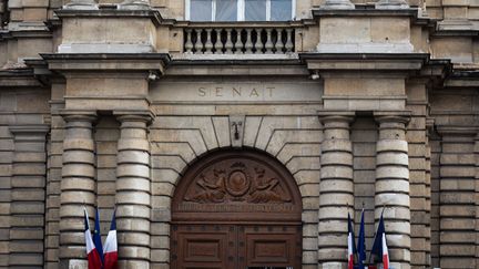 La façade du Sénat à Paris. Aujourd'hui dimanche 24 septembre, la moitié des sièges de cette "chambre haute" doivent être renouvelés. (SOPA IMAGES / LIGHTROCKET)