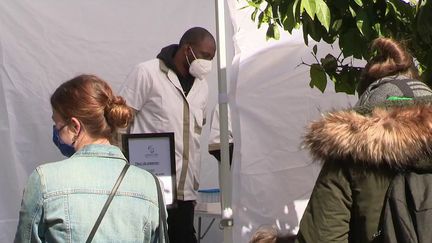 Covid-19 : les contaminations sont toujours en hausse (France 3)