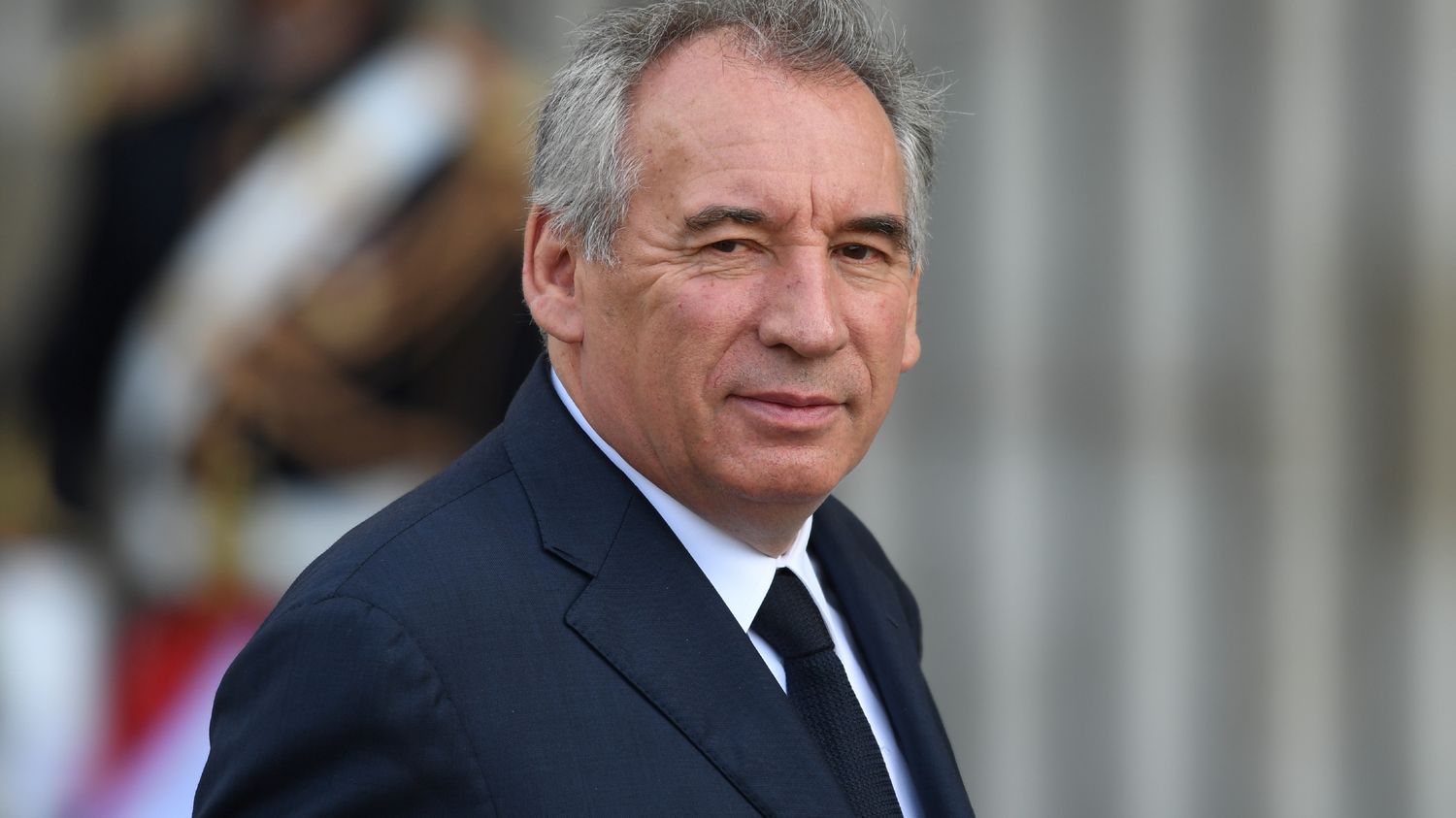 François Bayrou, au Plan, restera maire de Pau, car