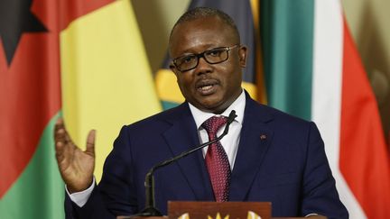 Le président de la Guinée-Bissau, Umaro Sissoco Embalo, lors d'une visite en Afrique du Sud, le 28 avril 2022. (PHILL MAGAKOE / AFP)