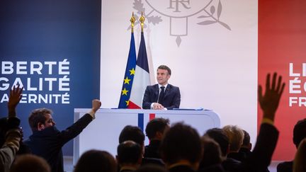 Emmanuel Macron, le 16 janvier 2024, lors d'une conférence de presse à l'Élysée, à Paris. (CHRISTOPHE PETIT TESSON / MAXPPP)