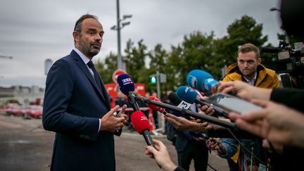 Edouard Philippe à Rouen lors d'une allocution aux journalistes lundi 30 septembre en début de soirée (LOU BENOIST / AFP)