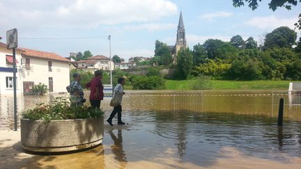 La ville de Tartas, sous l'eau, le 11 juin 2013. Le d&eacute;partement des Landes est &agrave; nouveau plac&eacute; en vigilance orange inondations le 18 juin 2013. ( MAXPPP)