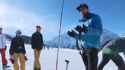 Au Deux-Alpes, des stages pour former les skieurs aux bons gestes en cas d’avalanche