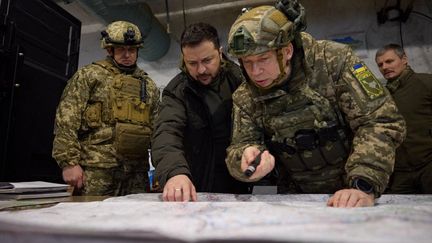 Ukrainian President Volodymyr Zelensky at an army command post in Kupiansk (Kharkiv region), November 30, 2023. (HANDOUT / UKRAINIAN PRESIDENTIAL PRESS SERVICE / AFP)