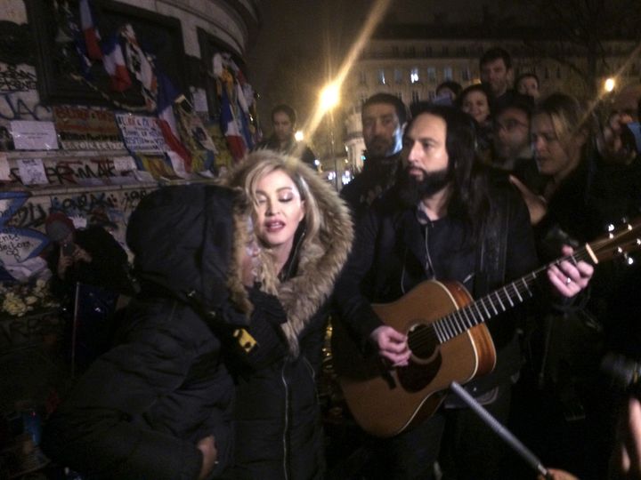 Madonna, place de la République, Paris, décembre 2015
