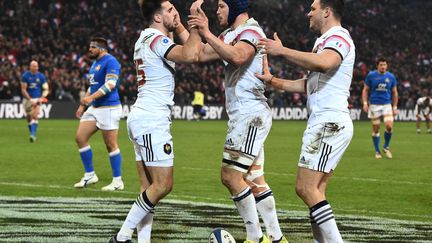 Hugo Bonneval, Wenceslas Lauret et Rémy Grosso redonnent le sourire aux Bleus (BORIS HORVAT / AFP)