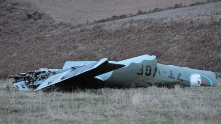 Un avion de transport de fret militaire alg&eacute;rien s'est &eacute;cras&eacute; &agrave; proximit&eacute; du village de Tr&eacute;lans (Loz&egrave;re), le 9 novembre 2012. (MAXPPP)