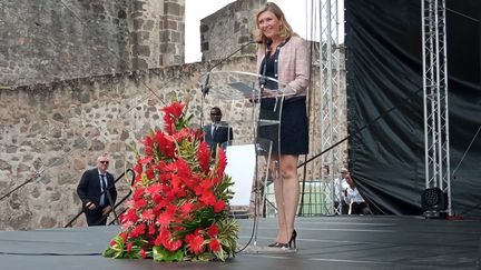 La ministre des Outre-mer&nbsp;Yaël Braun-Pivet lors d'une cérémonie de commémoration de l'abolition de l'esclavage en Guadeloupe, le 27 mai 2022. (AMANDINE ASCENSIO / AFP)