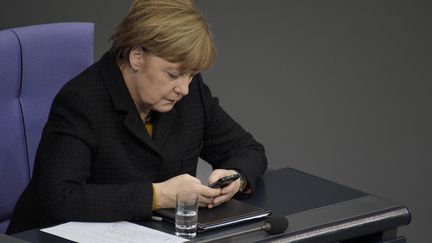 La chancelière allemande, Angela Merkel, au Bundestag à Berlin, le 16 décembre 2015. (ODD ANDERSEN / AFP)