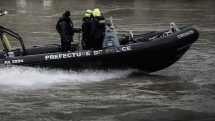 Le corps a été repêché par la brigade fluviale de la préfecture de police de Paris. Photo d'illustration.&nbsp; (PHILIPPE LOPEZ / AFP)