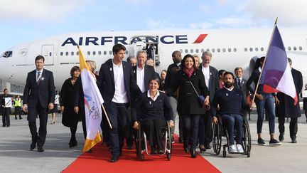 Retour victorieux de Lima pour la délégation française autour de Tony Estanguet et Anne Hidalgo, après l'annonce de la désignation de Paris comme ville-hôte des JO 2024. (PHILIPPE MILLEREAU / DPPI MEDIA)