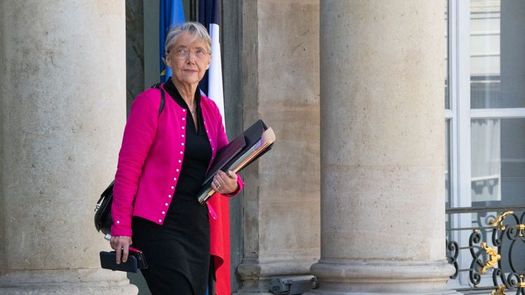 Elisabeth Borne leaving the Council of Ministers, May 3, 2023, at the Elysée.  (SANDRINE MARTY / HANS LUCAS / AFP)