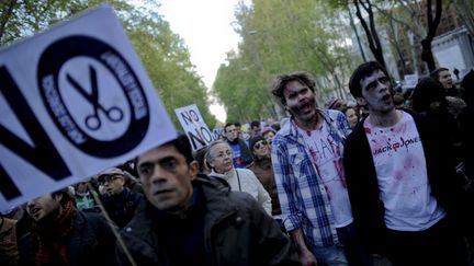 Manifestation &agrave; Madrid (Espagne), le 15 avril 2012, contre les coupes budg&eacute;taires dans la sant&eacute; et l'&eacute;ducation. &nbsp; (PEDRO ARMESTRE / AFP)