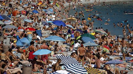 Nice (Alpes-Maritimes), 30 &deg;C, le 8 juillet 2012. (ERIC GAILLARD / REUTERS)