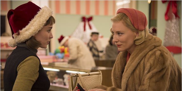 Thérèse (Ronney Mara) une jeune vendeuse qui va bouleverser la vie de Carol (Cate Blanchett)
 (UGC Distribution)