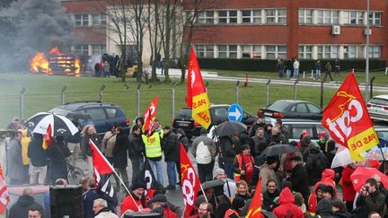 &nbsp; (Dix anciens salariés de Goodyear à Amiens-Nord en garde à vue après l'occupation de l'usine, ici il y a un an © MaxPPP)