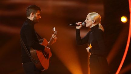 Le duo Madame Monsieur lors de la finale de "Destination Eurovision", le 27 janvier 2018 sur France 2. (GILLES SCARELLA / FRANCE TELEVISIONS)