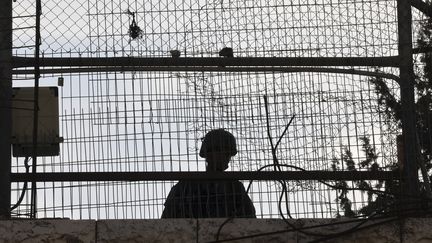 Un soldat israélien à ville d'Hébron, en Cisjordanie occupée, le 23 novembre 2024. Phot d'illustration. (HAZEM BADER / AFP)