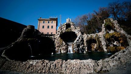 Des fenêtres du monastère, on peut voir l’une des plus célèbres des 97 fontaines que compte le Vatican, la fontaine des Aigles (Fontana dell’Aquilone) voulue par le pape Paul V et dessinée par Vasanzio. (AFP PHOTO / Filippo MONTEFORTE)