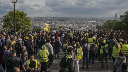 Manifestation des "gilets jaunes" devant la basilique du Sacré-Cœur, à Paris, le samedi 18 mai 2019.&nbsp; (RAFAEL YAHGOBZADEH/AP/SIPA / AP)