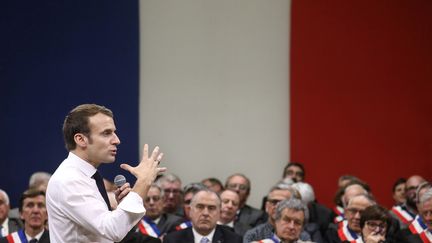 Le président de la République, Emmanuel Macron, lors d'une réunion avec quelque 600 maires d'Occitanie, le 18 janvier 2019 à Souillac (Lot).&nbsp; (LUDOVIC MARIN / POOL / AFP)