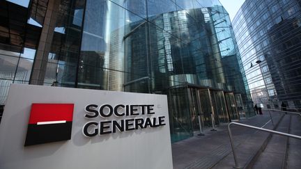 Devant le siège de la Société générale, dans le quartier d'affaires de La Défense (Hauts-de-Seine), le 22 mars 2019. (MAXPPP)