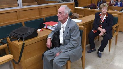 Pierre Le Guennec et se femme Danielle au tribunal d'Aix-en-Provence le 31 octobre 2016
 (Boris Horvat / AFP)